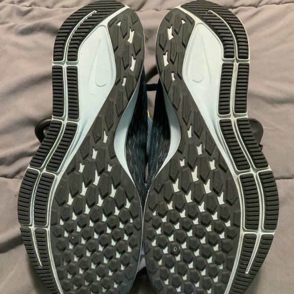 Women's Niki Shoes, Size 8 1/2 - Picture 6 of 6